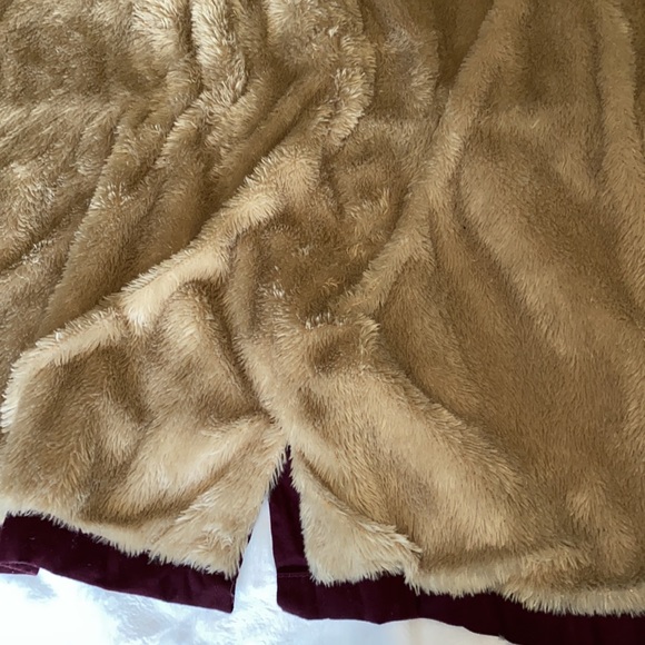 C’EST TOI MAROON CARGO UTILITY FUR LINED VEST - Picture 3 of 9